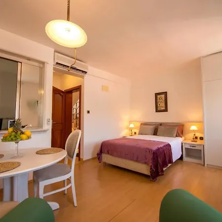 Cardo Apartment *