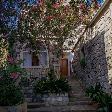 Cardo Apartment